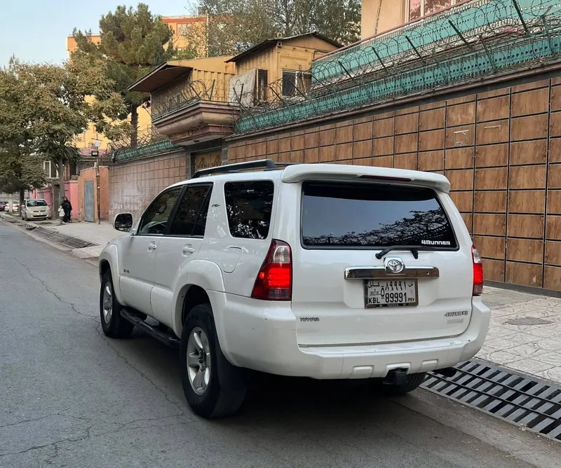 Toyota 4Runner 2004 SR5 White, 6-Cylinder Petrol (5)