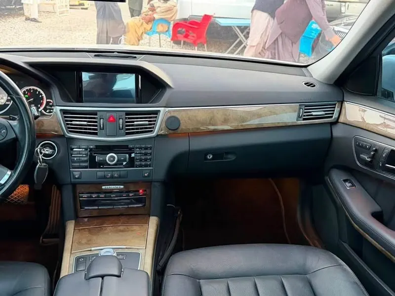 Mercedes-Benz E300 2011, 6 cylinder, imported (6)