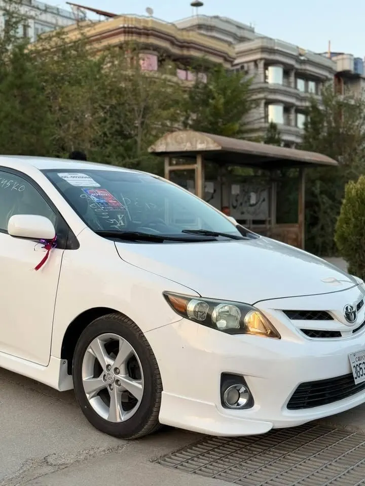 Toyota Corolla 2013, White, Full Option, 40,000 km (6)