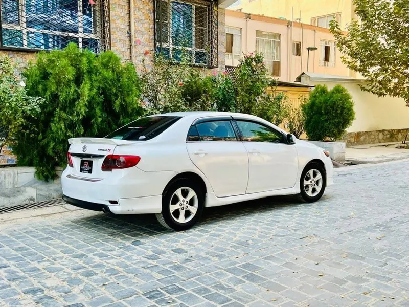 Toyota Corolla S 2009 white Canadian (5)