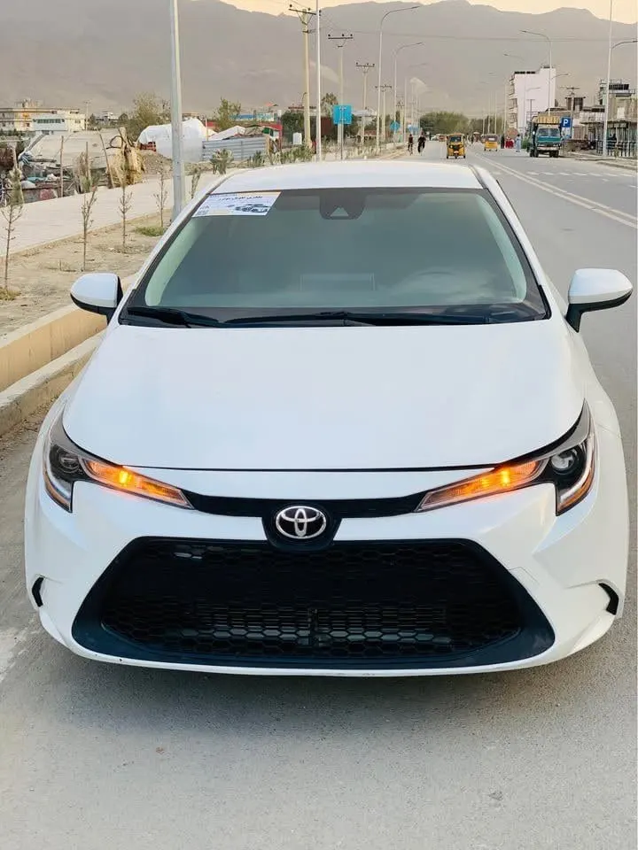 Toyota Corolla Hybrid 2021 American (1)