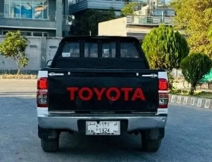 Toyota Hilux 2012 white full option (2)