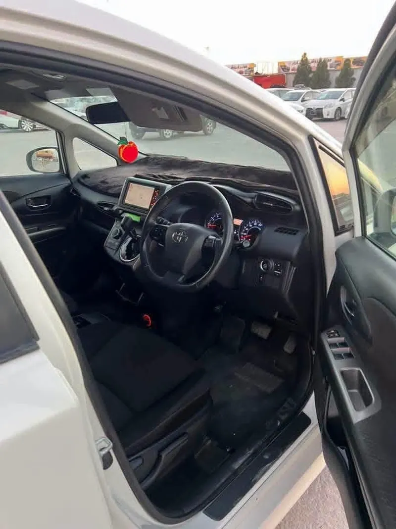 Toyota Fielder 2012 VIP, full option (2)