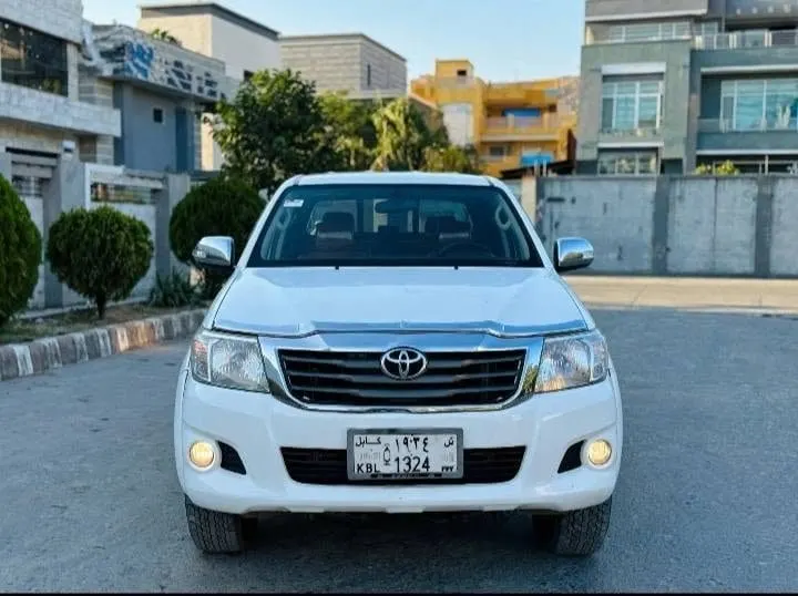 Toyota Hilux 2012 white full option (4)
