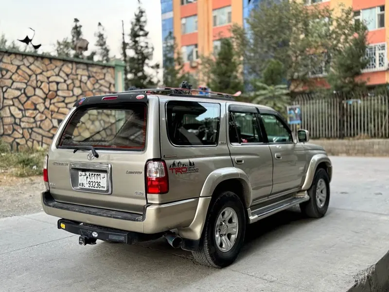 Toyota 4Runner SR5 2002, Gold, 6-Cylinder (2)