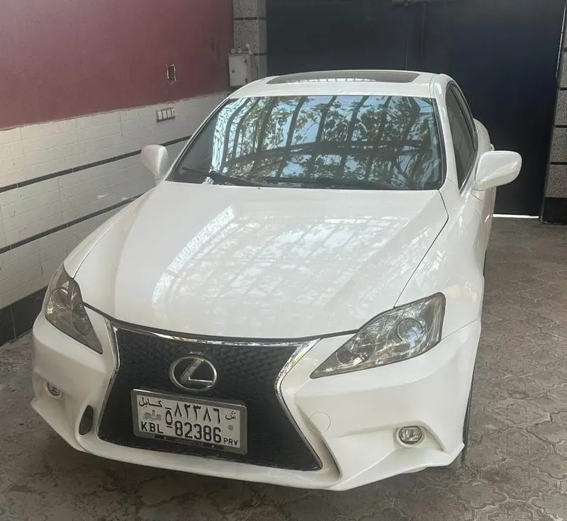 Lexus 2006 White, 6-Cylinder, Fuel Efficient (1)