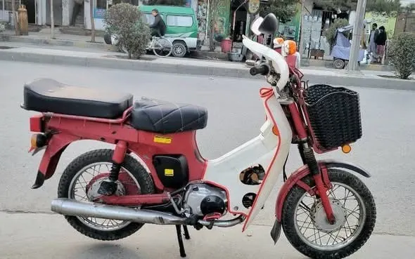 Japanese 70cc Four-Speed Motorcycle, No Clutch, Used (2)