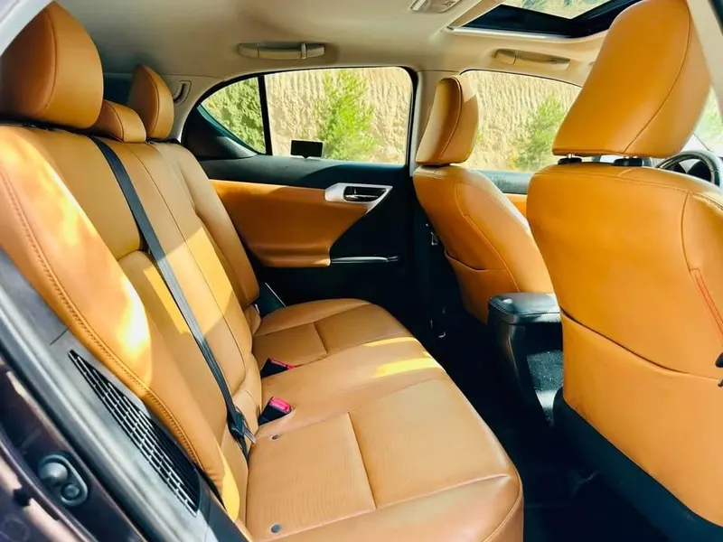 Lexus CT200h Hybrid 2012, American, No Accident (5)
