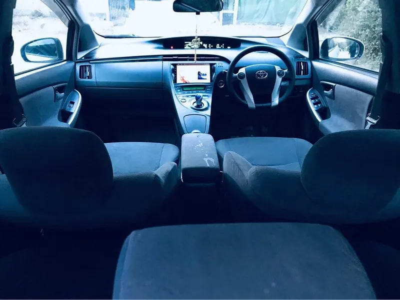 Toyota Prius 2009 Hybrid, white, full options (3)