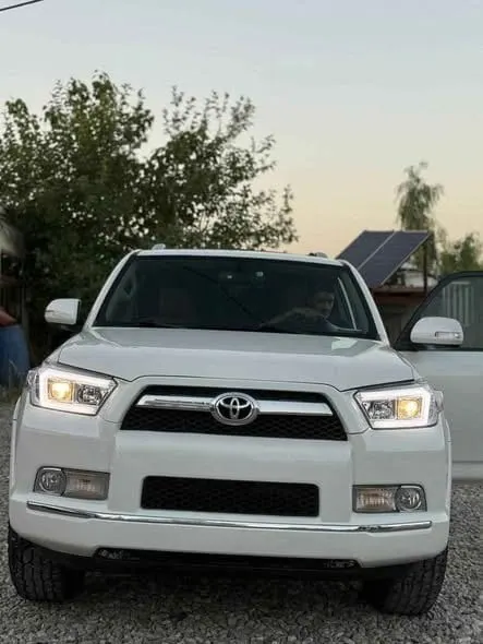 Toyota 4Runner 2012, white, sunroof, leather seats (2)