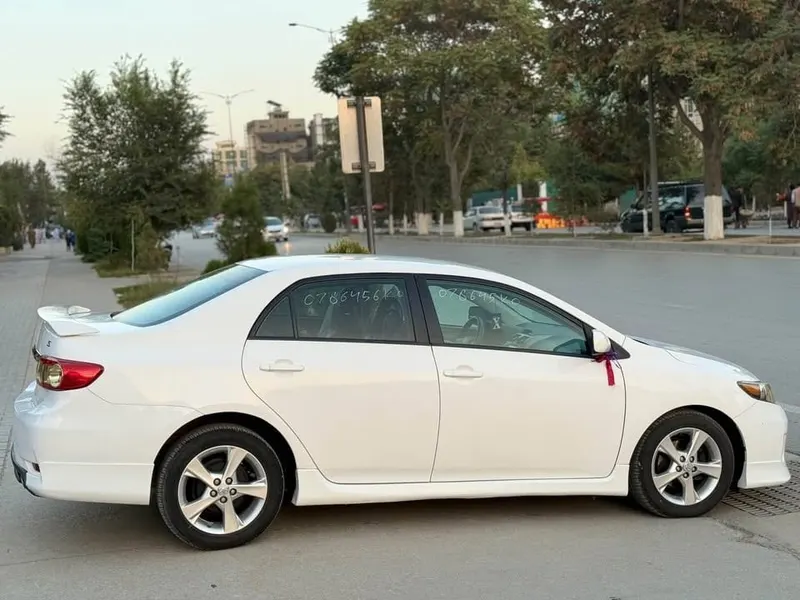 Toyota Corolla 2013, White, Full Option, 40,000 km (5)