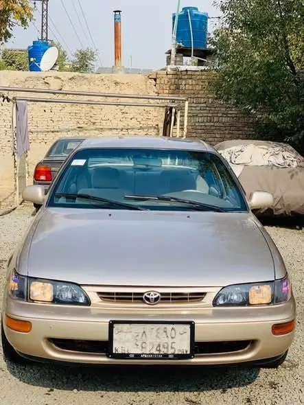 Toyota Corolla 1996 American, Gold (1)