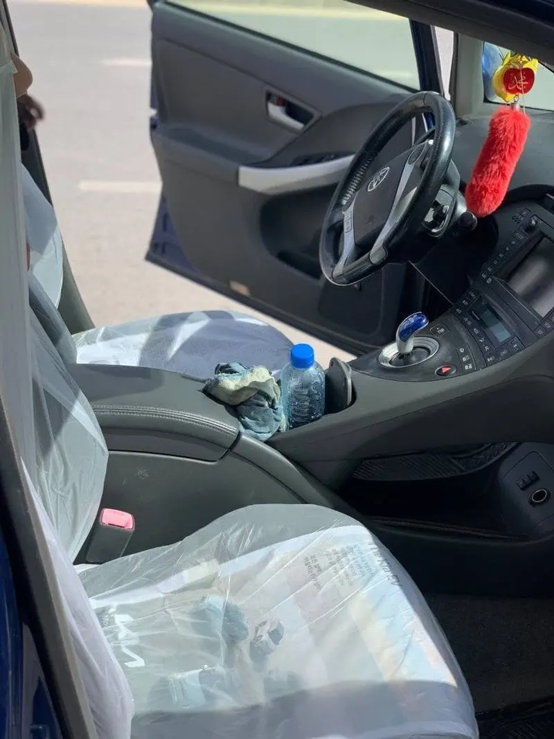 Toyota Prius 2012, full option, clean documents (3)