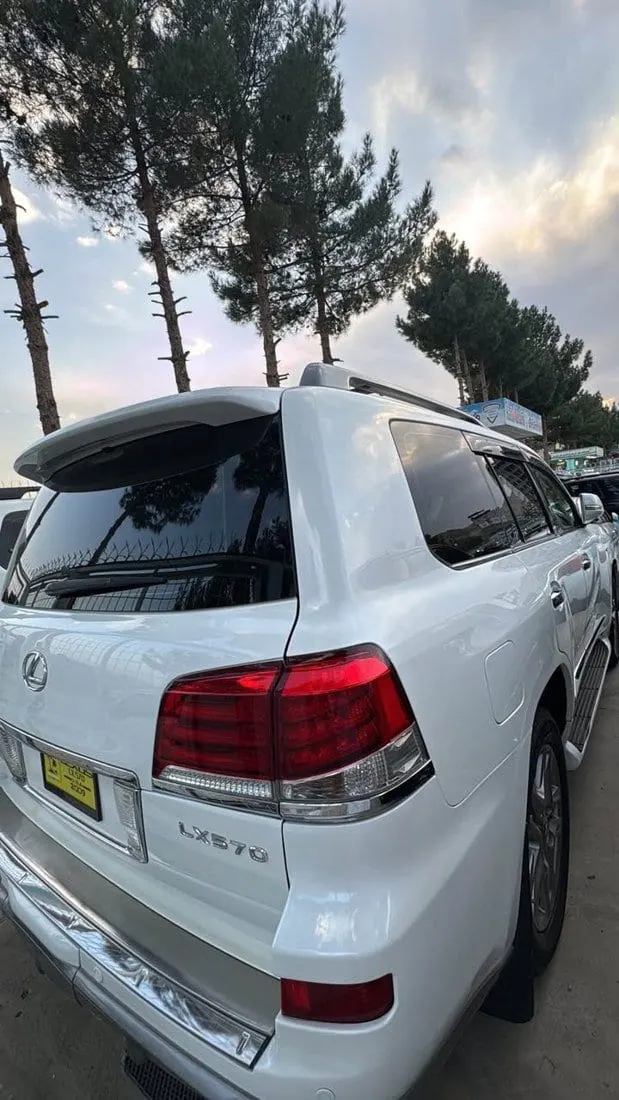 Lexus LX570 2009, Pearl White, Used (5)