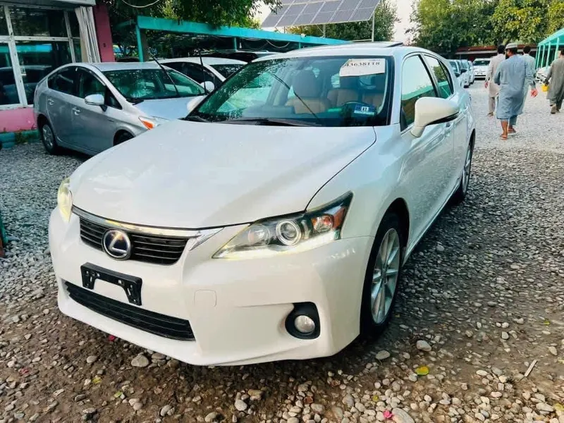 Lexus CT200h 2013 white sunroof (2)