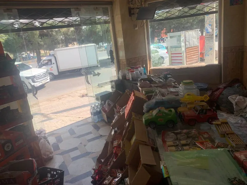دوکان فروشی برای کرایه با آب، برق و تشناب مستقل (3)
