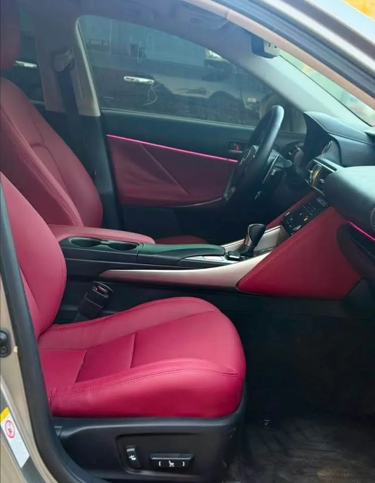 Lexus IS200t F Sport 2018 (4)