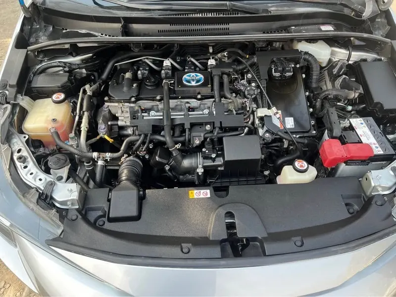 Toyota Corolla 2021 Hybrid, Silver, Sunroof, Accident-free (8)