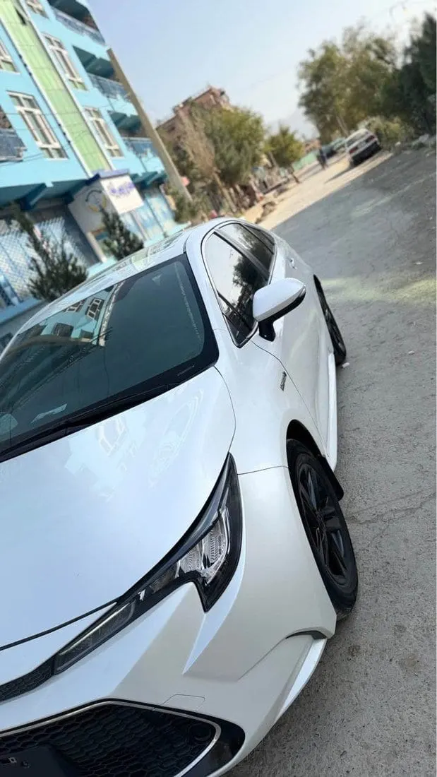 Toyota Corolla Hybrid 2020, 52,000 km (4)