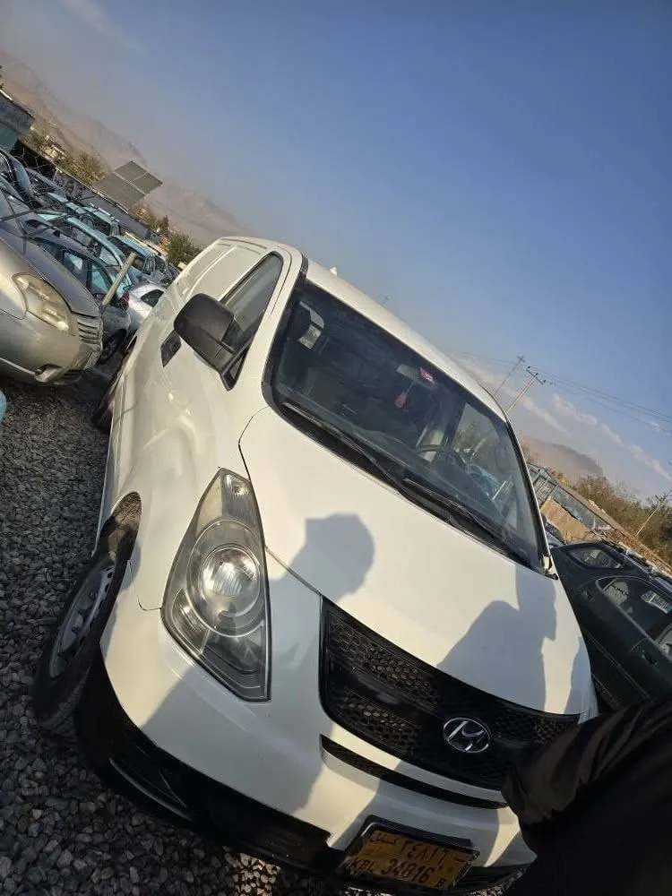 Hyundai H1 White Van 2013 (2)