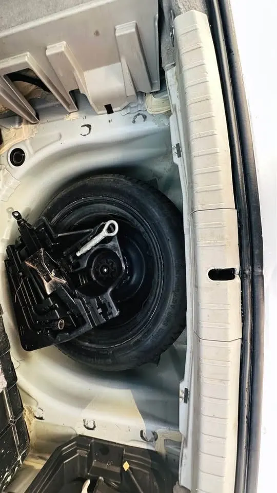 Prius 2010, white, container condition, full original equipment (7)