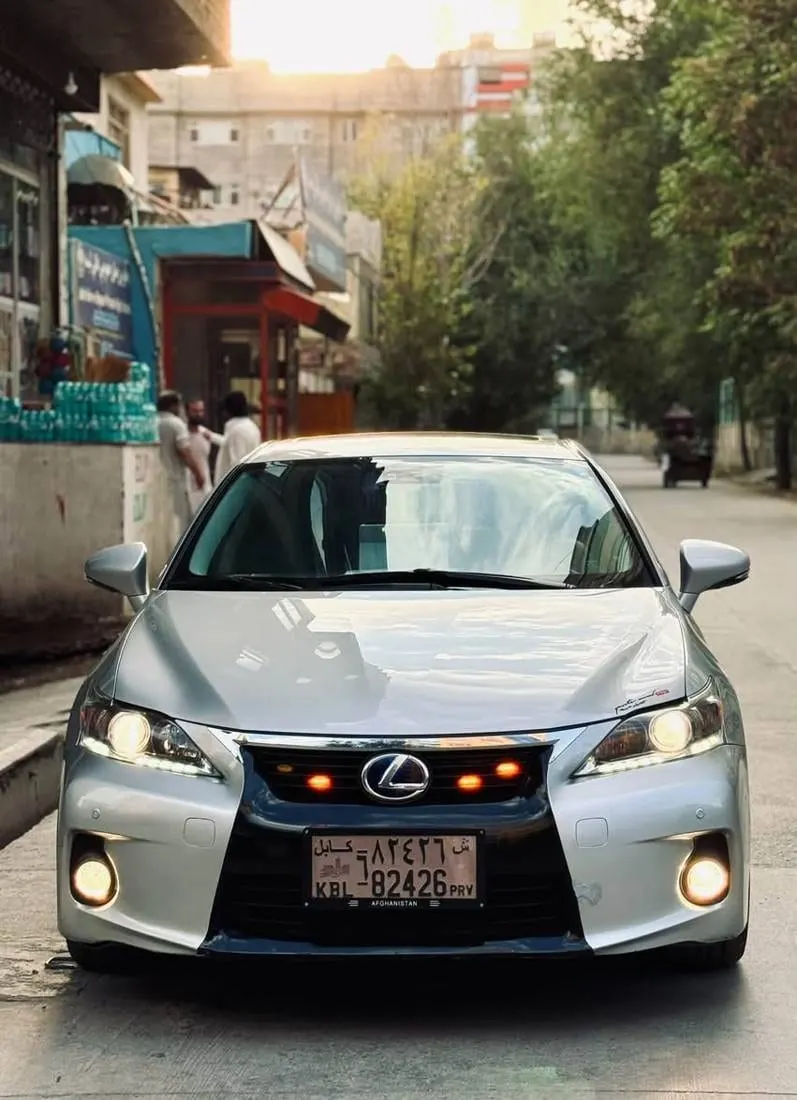 Lexus CT200h 2012, hybrid, 1.8cc (2)