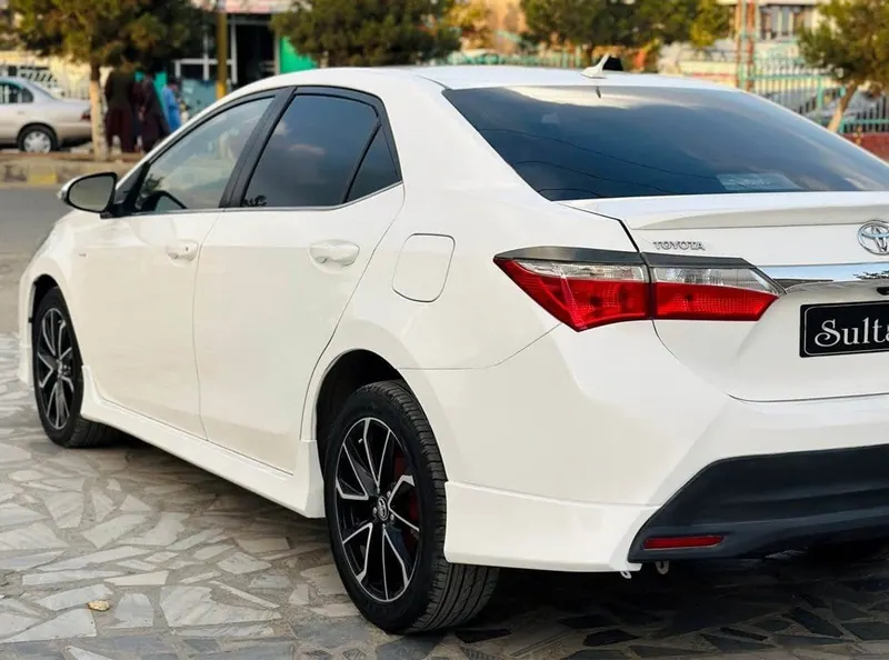 Toyota Corolla 2014 White Automatic (5)