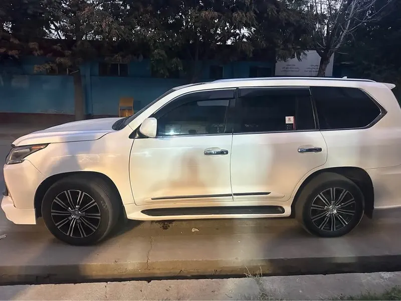 Lexus LX 570 2009 American White, 8-Cylinder (4)