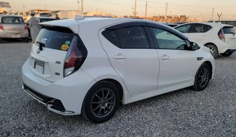 Toyota Aqua G/S 2015 Japan Right-Hand Drive, 1500cc, Pearl White (4)
