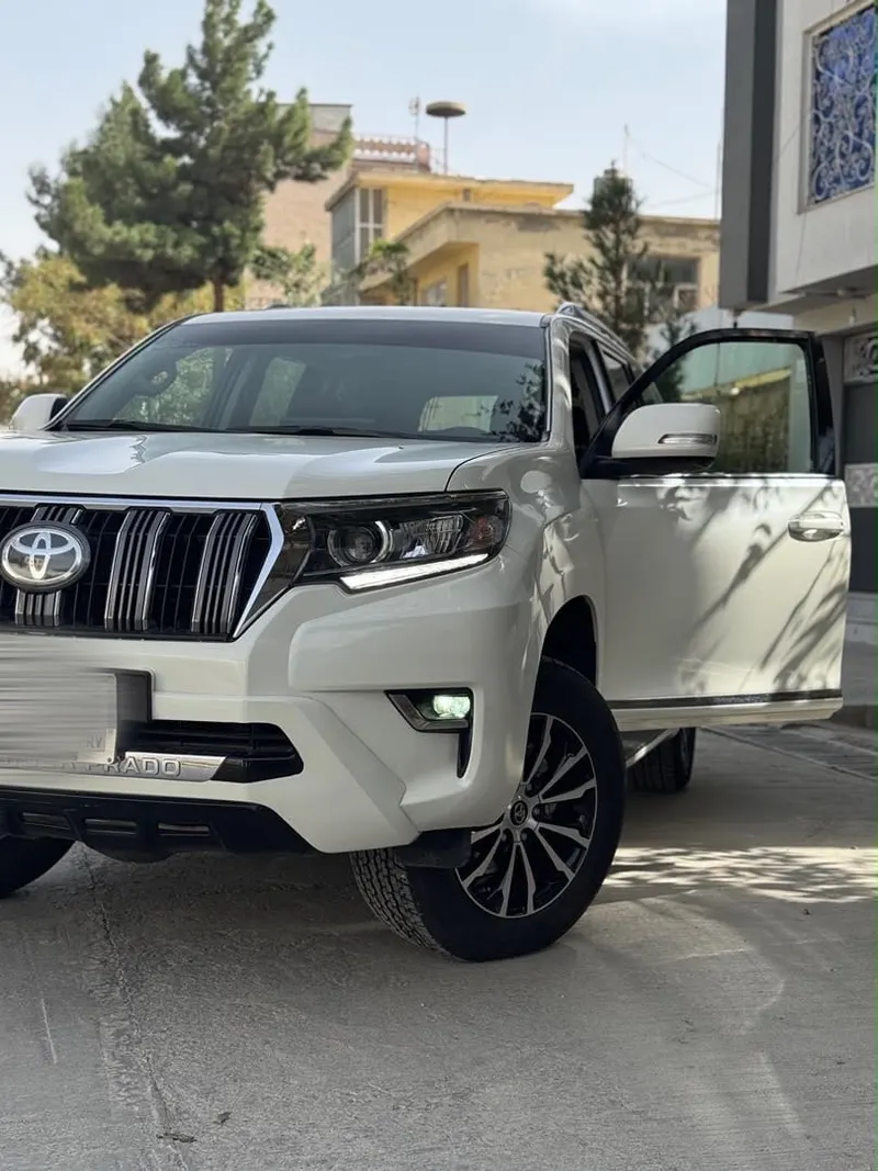 Toyota Landcruiser Prado 2010 LED white (1)