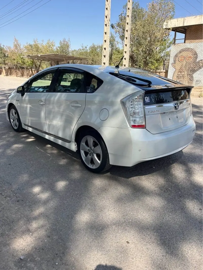 Toyota Prius 2010 Full Option (2)