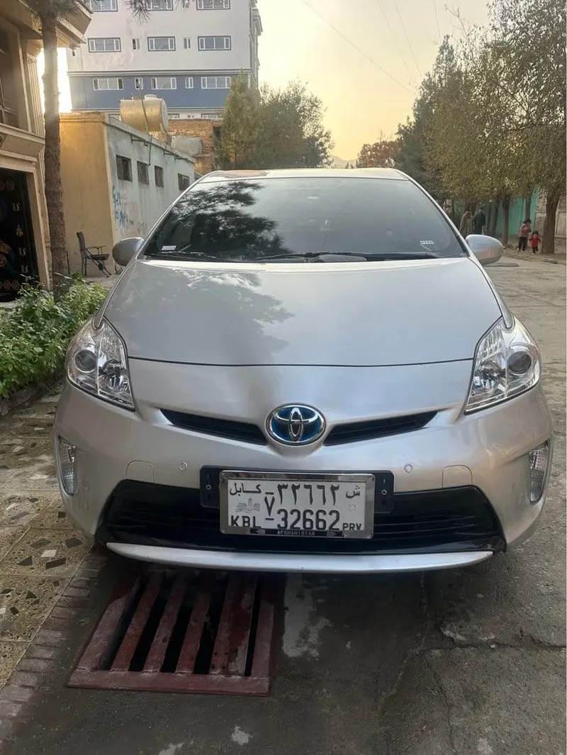 Toyota Prius 2012 Hybrid, Used in Afghanistan, Silver, 162000 km (1)