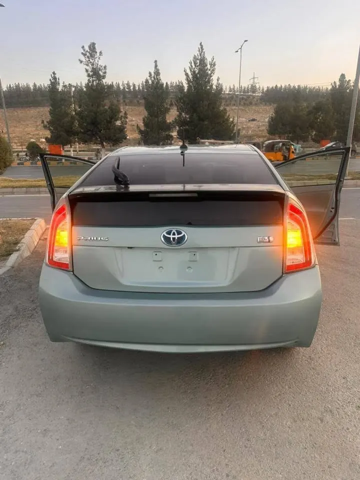 Toyota Prius Hybrid 2014 (4)