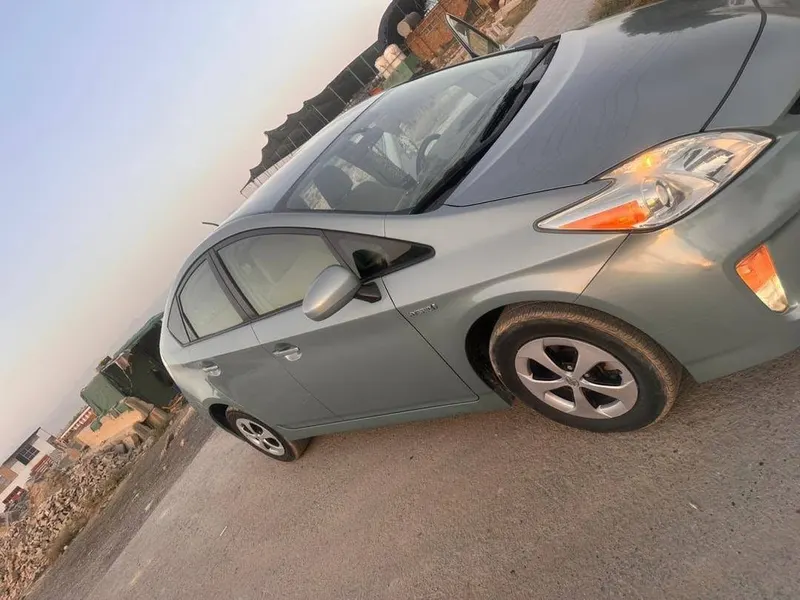 Toyota Prius Hybrid 2014 (2)