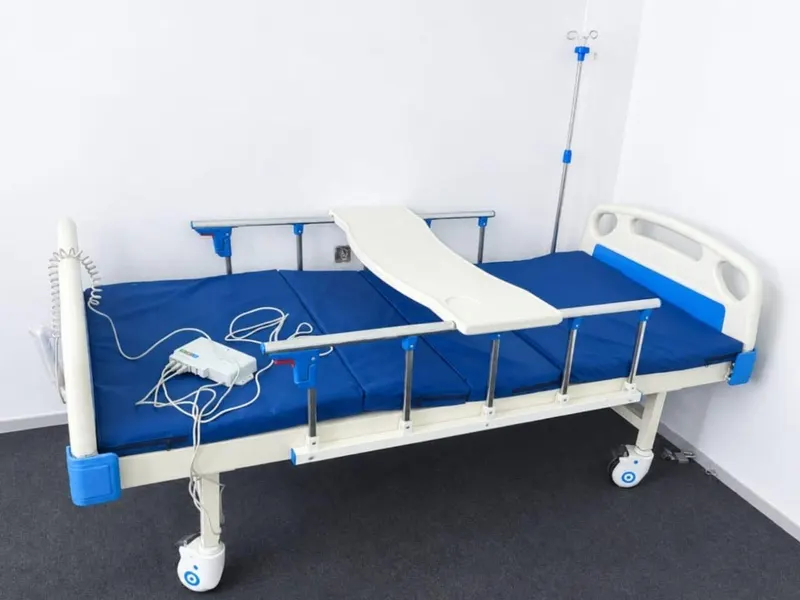 New 3-function electric hospital bed for home, hospital and clinic (4)