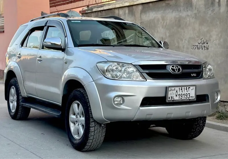 Toyota Fortuner SR5 2006, Silver, Automatic, 6-Cylinder (2)