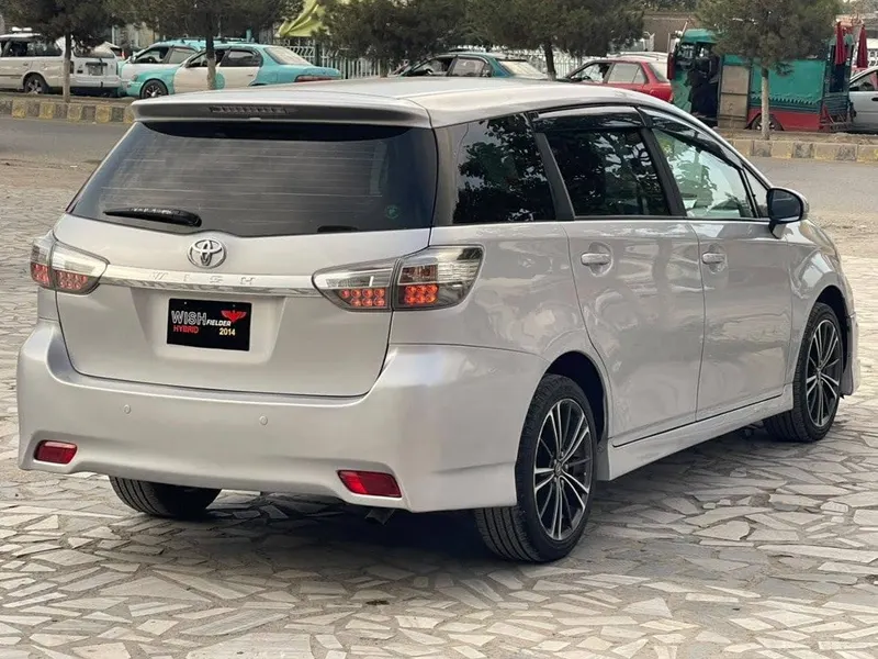 Toyota Wish Fielder 2014 Silver, Full Option, 84,000 km (4)