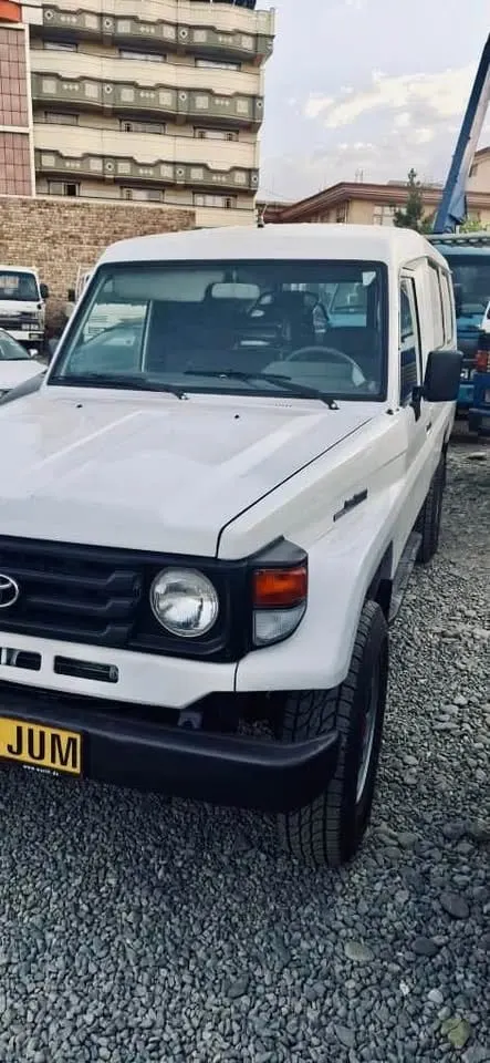 Toyota Land Cruiser Hard Top 2002 Diesel White (8)