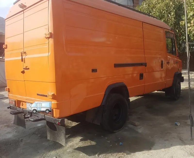 Mercedes-Benz Dubai Van 1995, Freshly Plated, Kabul (3)
