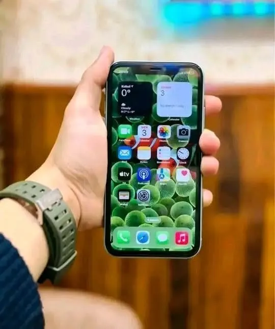 iPhone 11 64GB, 77% Battery, Water Resistant (1)