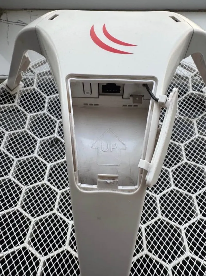 MikroTik LHG5 Wireless Antenna, Like New, with 25m Cable (4)