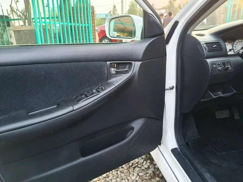 Toyota Corolla 2007 S class, white, automatic, American version (5)