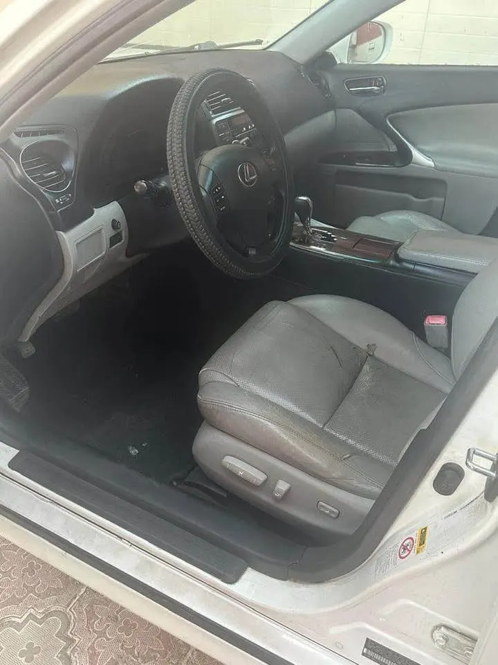 Lexus 2006 White, 6-Cylinder, Fuel Efficient (4)