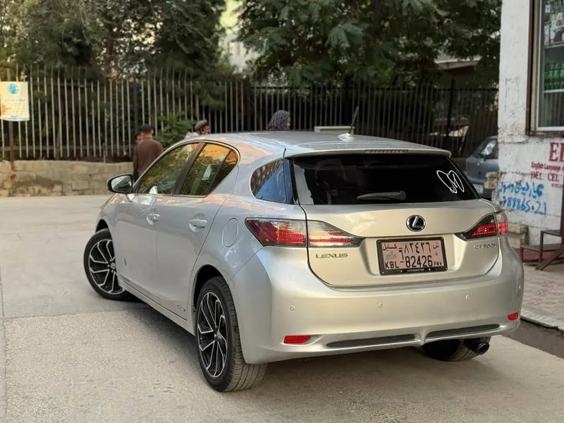 Lexus CT200h 2012, hybrid, 1.8cc (4)