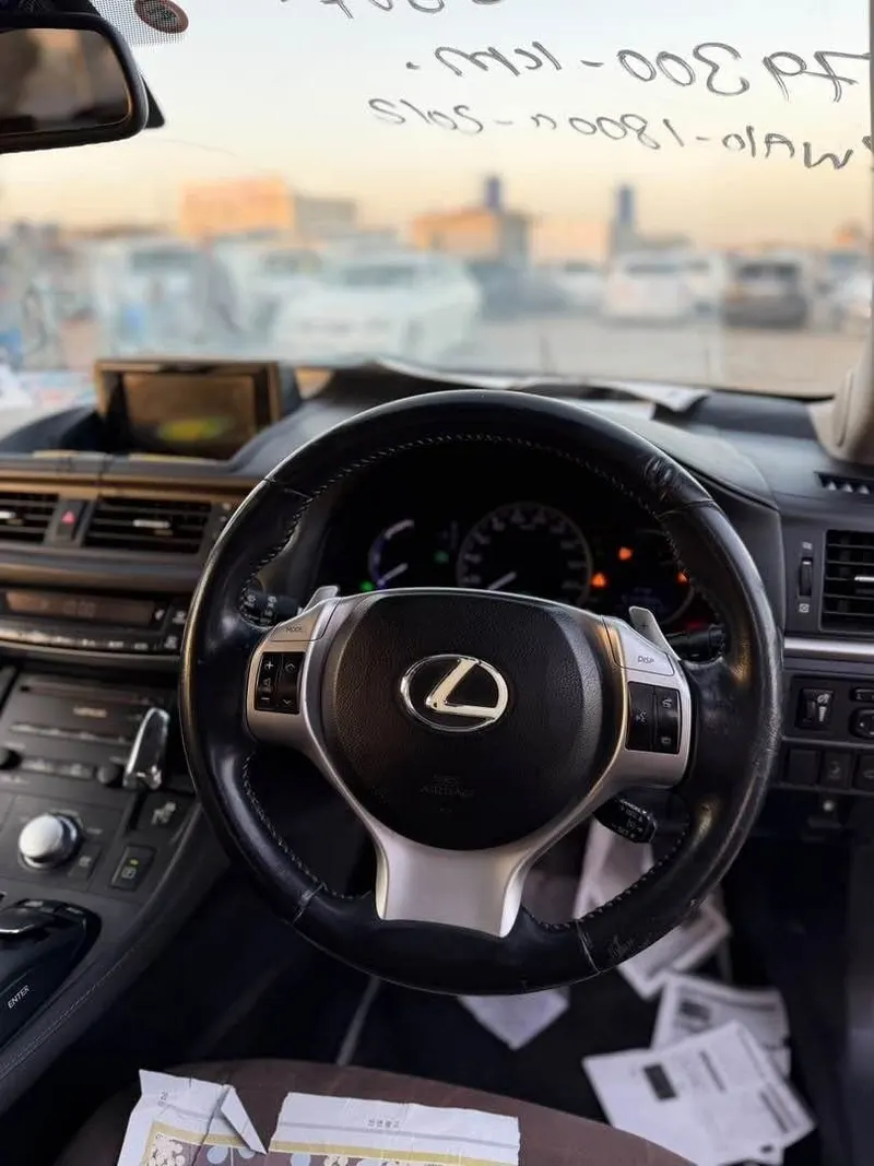 Lexus CT 200h 2013 (1)