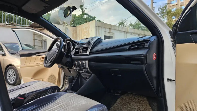 Toyota Yaris 2016 automatic white (8)