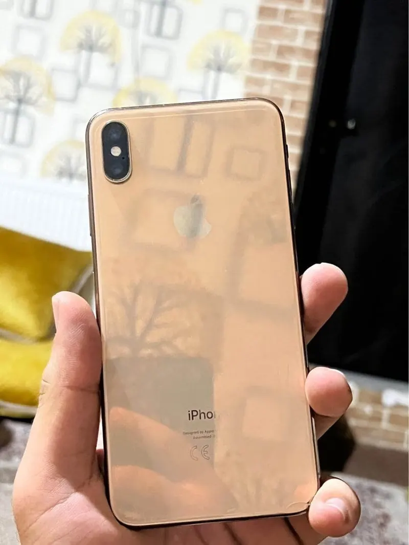 iPhone XS Max 64GB Gold (2)