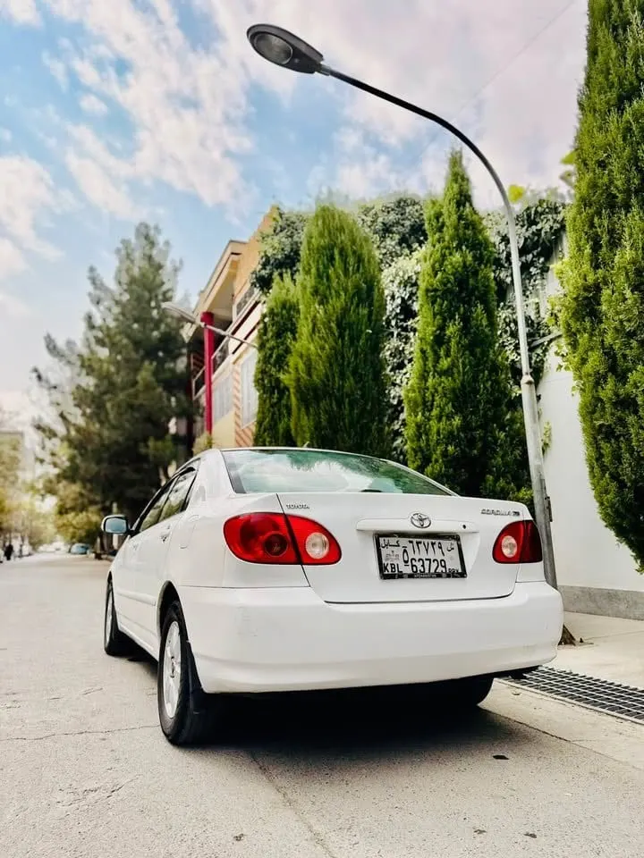 2006 LE Sedan, white, full options (2)