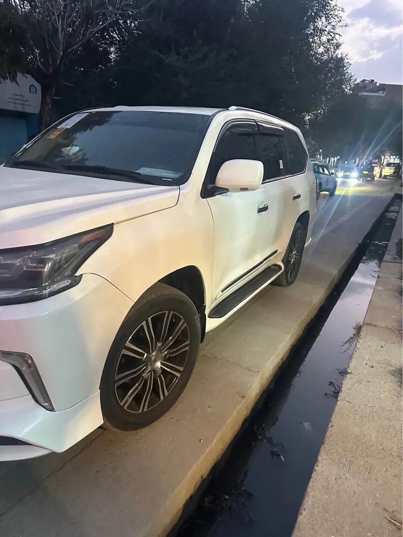 Lexus LX 570 2009 White American Version (3)