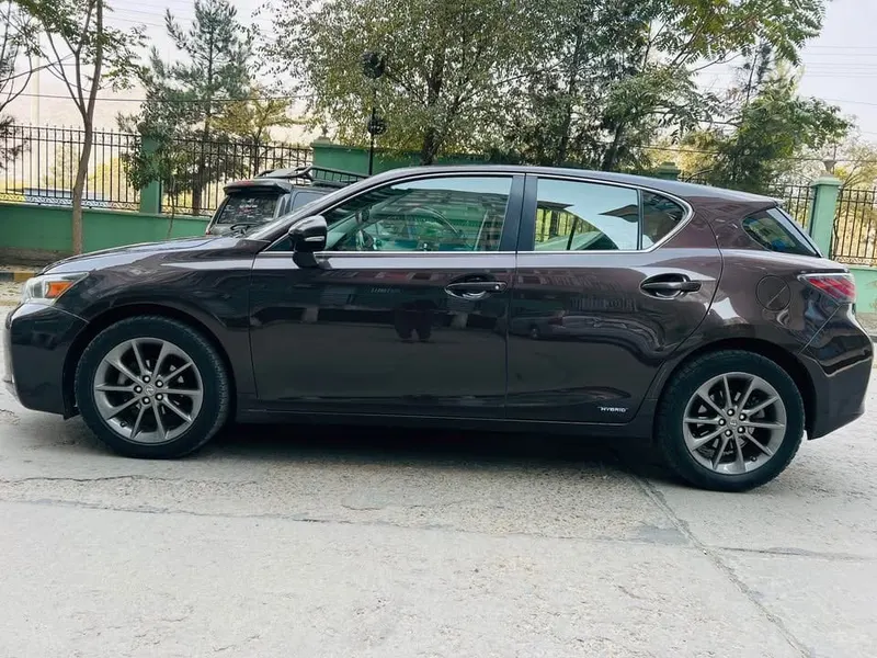 Lexus CT200h Hybrid 2012, American, No Accident (8)